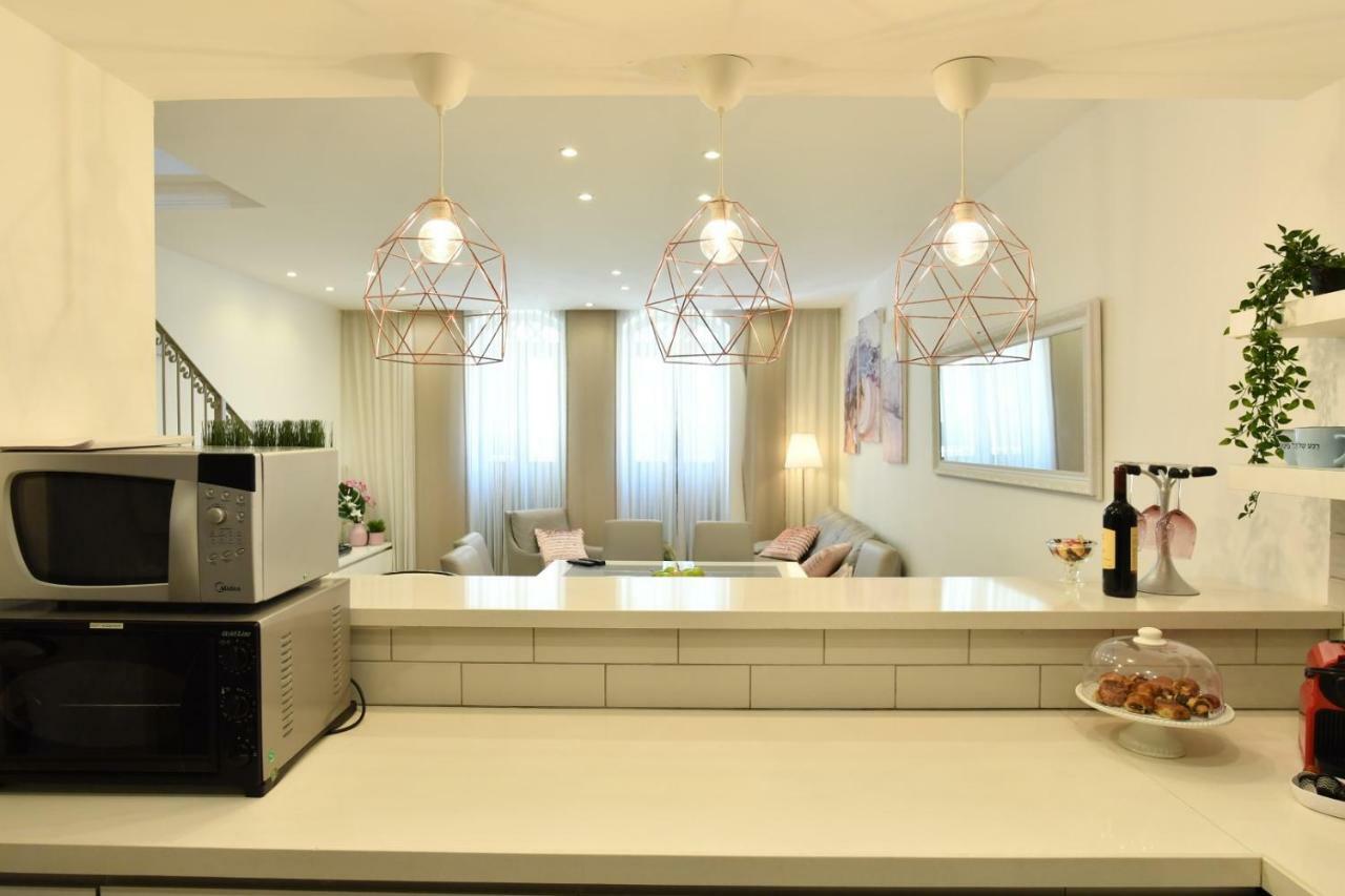 Saidoff, Amazing 4 Bedroom 3 Bath In City Center, Pool, Parking!!! Йерусалим Екстериор снимка
