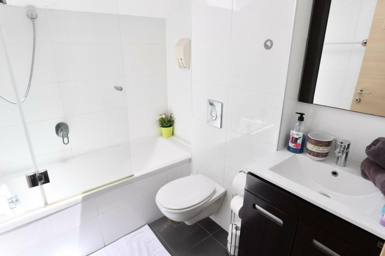 Saidoff, Amazing 4 Bedroom 3 Bath In City Center, Pool, Parking!!! Йерусалим Екстериор снимка