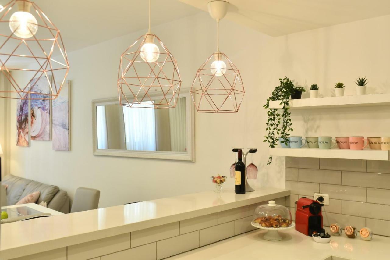 Saidoff, Amazing 4 Bedroom 3 Bath In City Center, Pool, Parking!!! Йерусалим Екстериор снимка