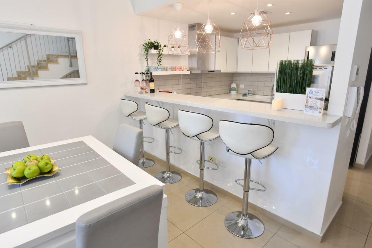 Saidoff, Amazing 4 Bedroom 3 Bath In City Center, Pool, Parking!!! Йерусалим Екстериор снимка