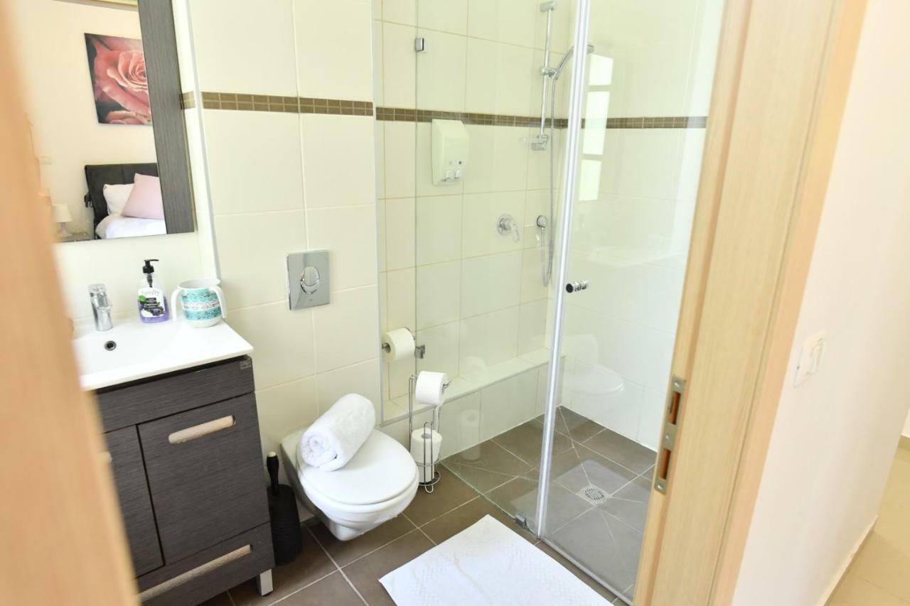 Saidoff, Amazing 4 Bedroom 3 Bath In City Center, Pool, Parking!!! Йерусалим Екстериор снимка