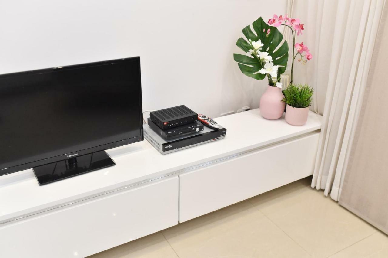 Saidoff, Amazing 4 Bedroom 3 Bath In City Center, Pool, Parking!!! Йерусалим Екстериор снимка