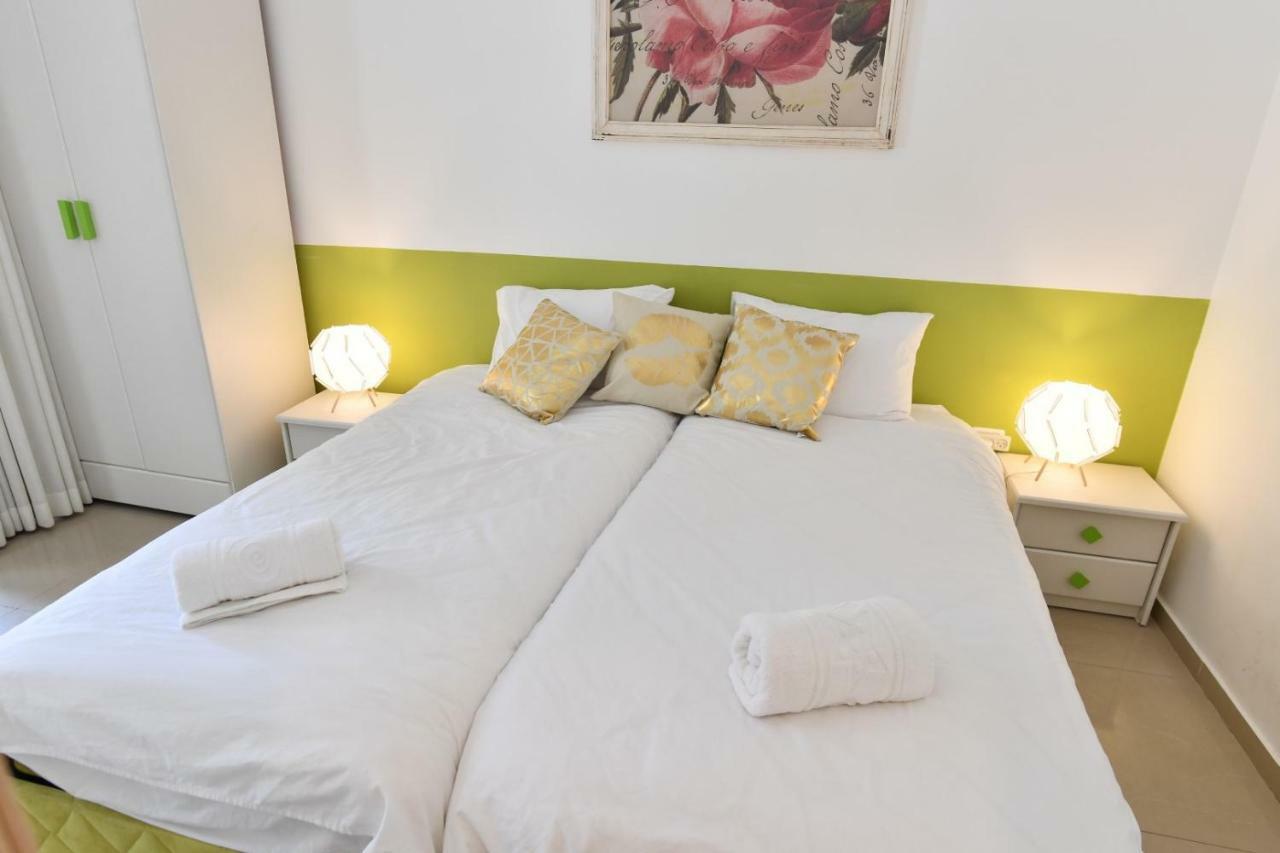 Saidoff, Amazing 4 Bedroom 3 Bath In City Center, Pool, Parking!!! Йерусалим Екстериор снимка