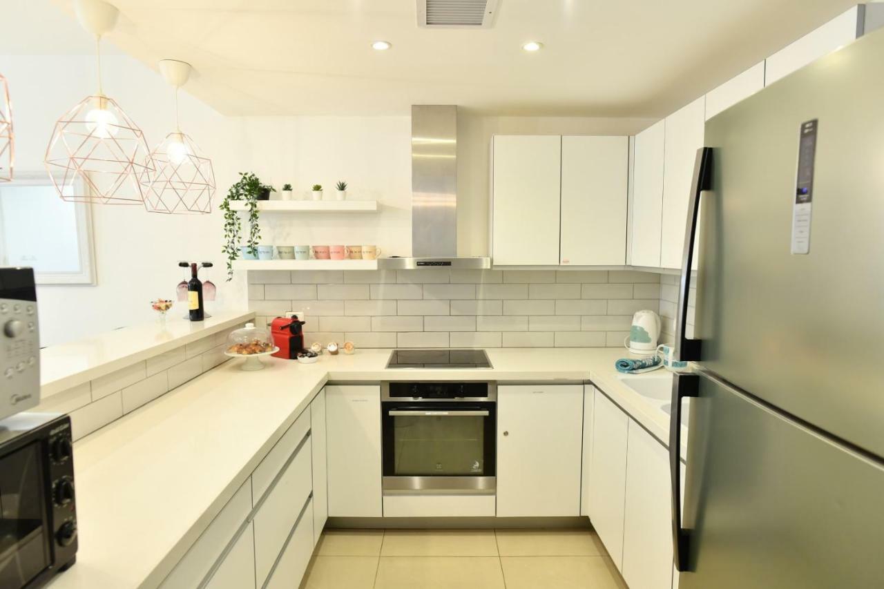 Saidoff, Amazing 4 Bedroom 3 Bath In City Center, Pool, Parking!!! Йерусалим Екстериор снимка